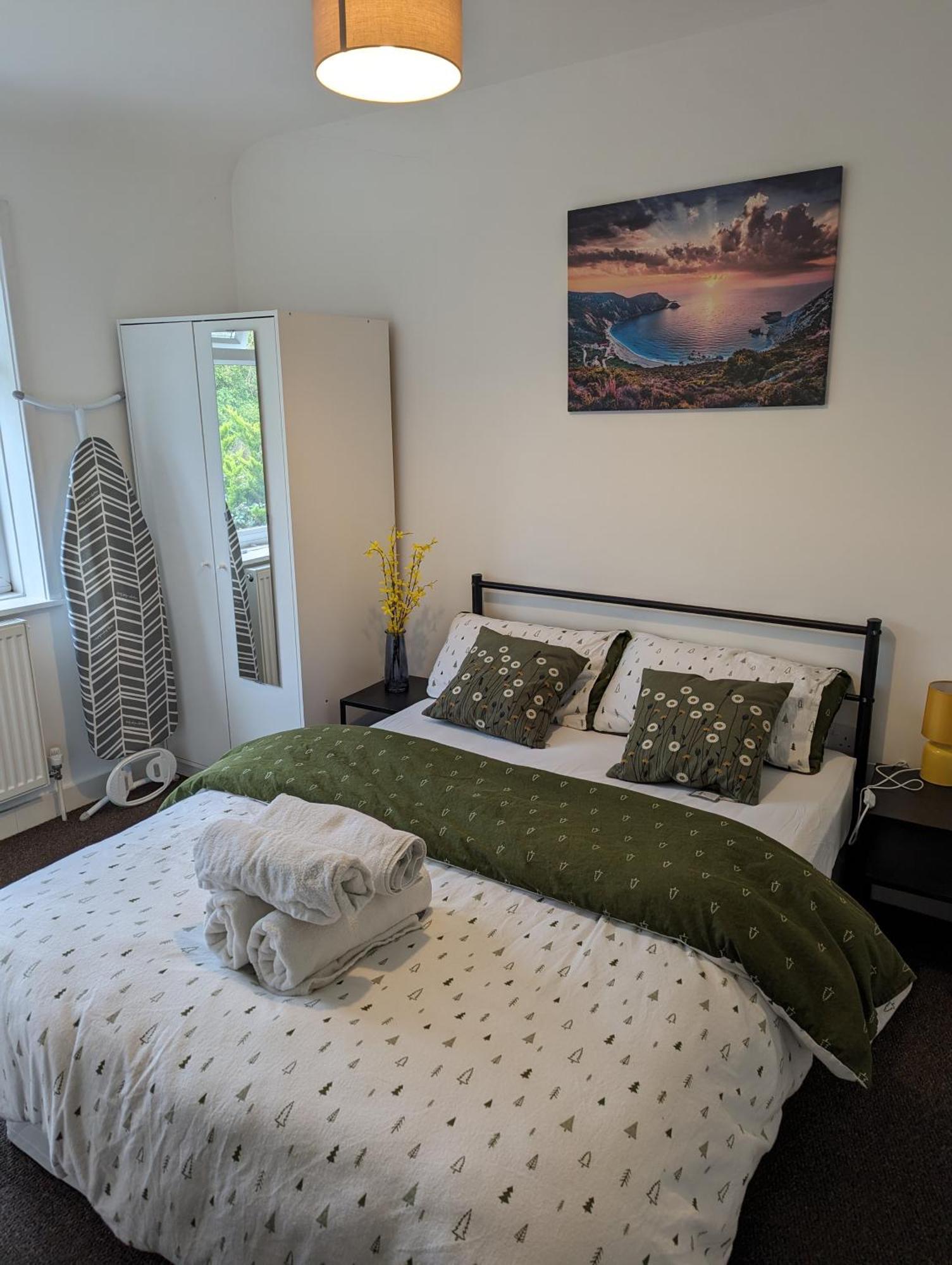 Fantastic 3-Bedroom House In London Morden  Εξωτερικό φωτογραφία
